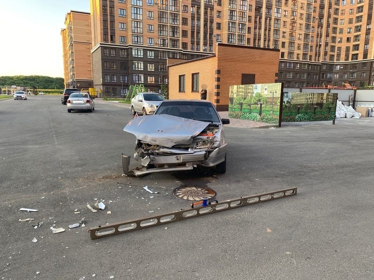 Автоледи-лихачка на иномарке спровоцировала в Ставрополе ДТП с 4 автомобилями