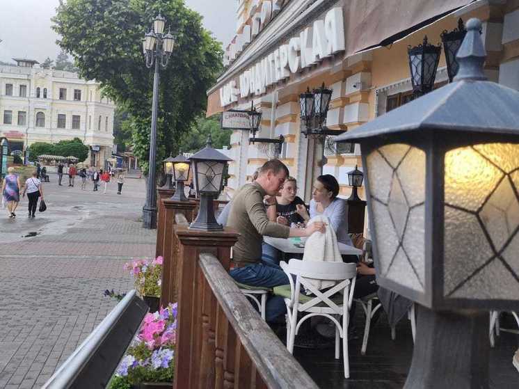 Более 1500 человек могут одновременно позавтракать на Курортном бульваре в Кисловодске