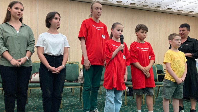 Детей-победителей патриотического конкурса из Донбасса наградили в Пятигорске