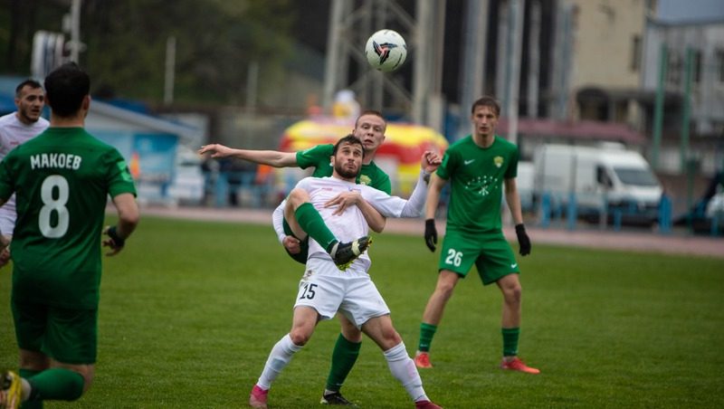 Футбольный матч между пятигорским «Машуком-КМВ» и майкопской «Дружбой» закончился «сухой» ничьей