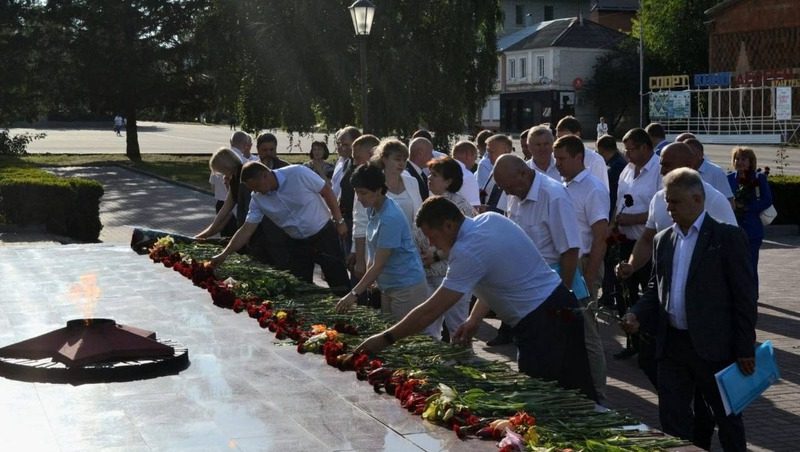 Губернатор Ставрополья почтил память павших в годы Великой Отечественной войны