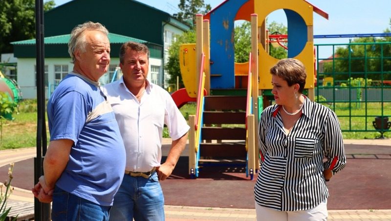 Ход ремонта на социально значимых объектах проверила глава Ипатовского округа