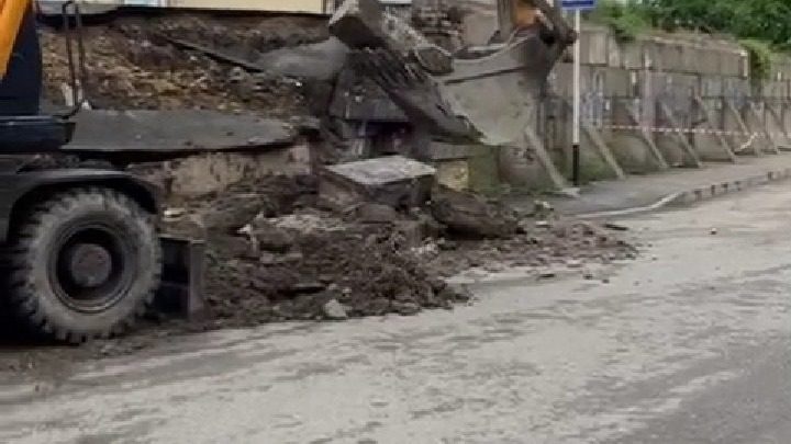 Из-за ливня обрушилась подпорная стена на северо-западе Ставрополя0