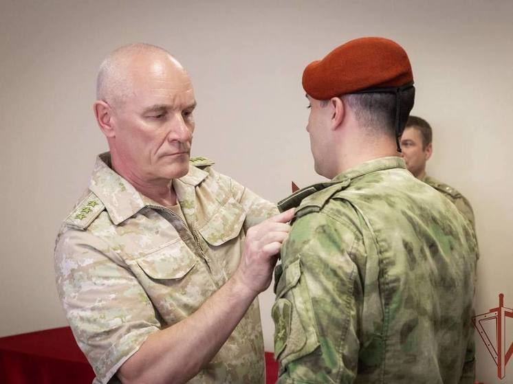 Командующий Северо-Кавказским округом Росгвардии вручил награды отличившимся военнослужащим