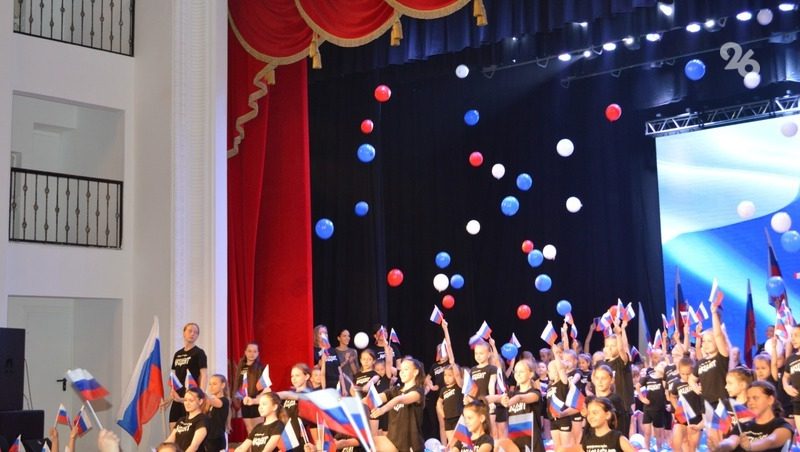 «Мы должны сделать всё, что можем»: благотворительный концерт в Невинномысске собрал около 100 тыс. рублей в поддержку участников СВО