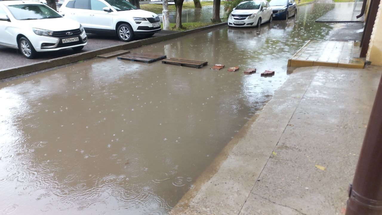 «Нет слива сточных вод»: жители Георгиевска жалуются на затопленный подвал2