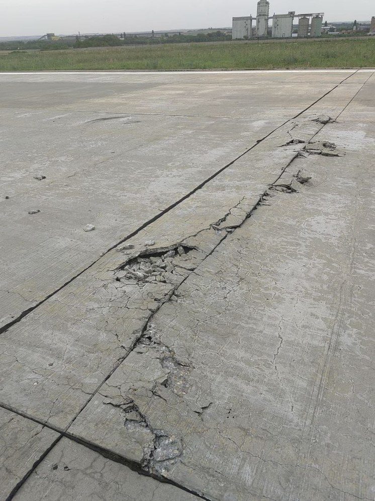 После закрытия аэропорта Минвод на ремонт взлетной полосы появились фэйки о диверсии