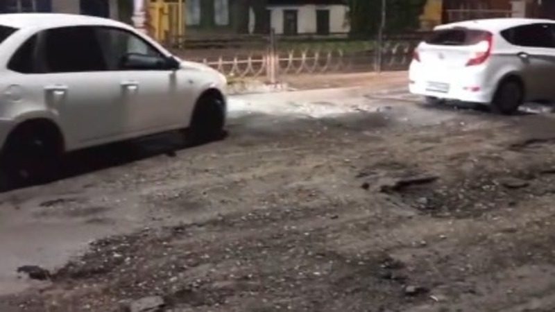 Размыты дороги, порван водопровод: в Пятигорске ликвидируют последствия ливней