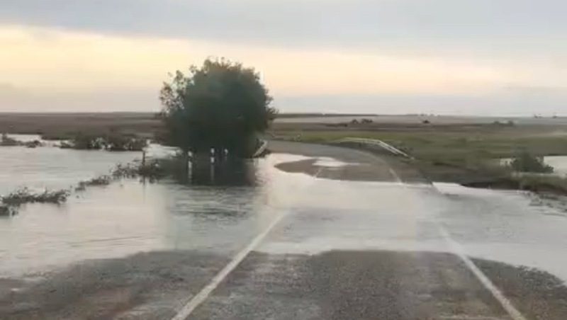 Трасса в Туркменском округе третий день остаётся закрыта из-за подтопления