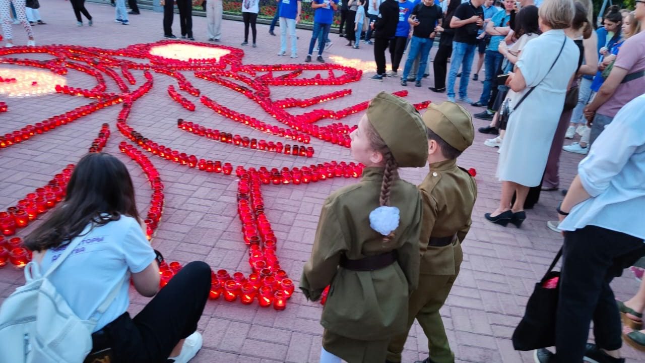 Тысячи выпускников приняли участие в акции «Огни памяти» в Ставрополе0