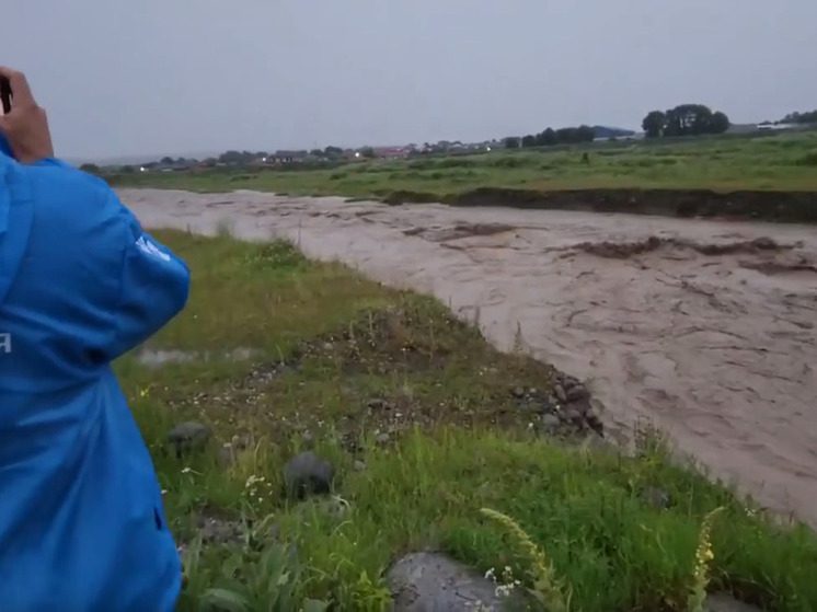Уровень воды в реке Сунжа в Ингушетии приближается к критической отметке из-за ливней
