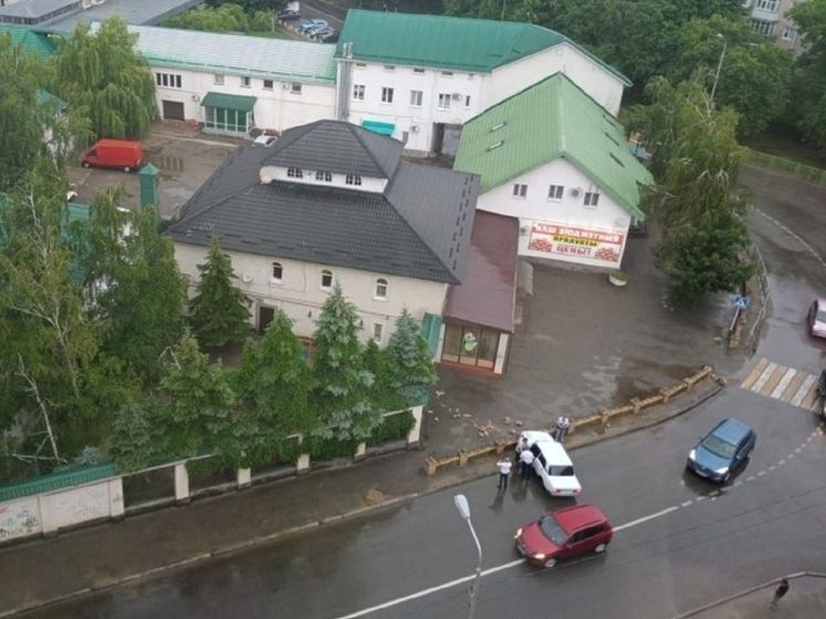 В Ставрополе легковушка протаранила декоративное ограждение у частного детсада