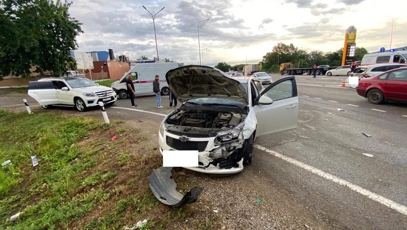 В тройном ДТП на выезде из Минвод пострадали двое тюменцев