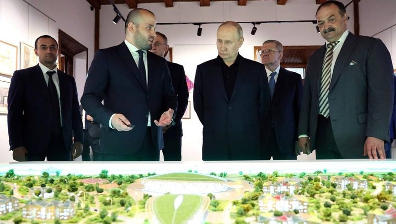 Владимир Путин посетил «Цитадель Нарын-Кала»и Джума-мечеть в Дербенте