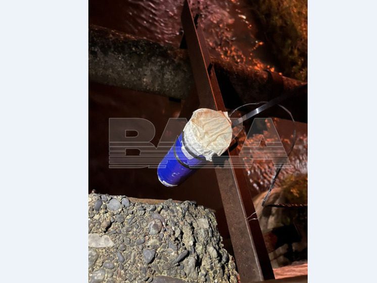 Во Владикавказе местные жители обнаружили на пешеходном мосту предмет, похожий на СВУ