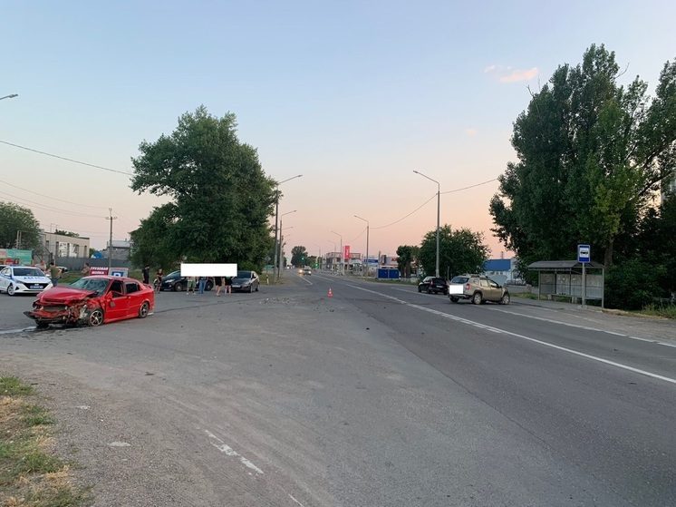 21-летняя автоледи на Ставрополье устроила ДТП с двумя пострадавшими