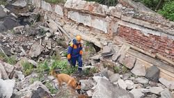 Губернатор Ставрополья прокомментировал обрушение стены, уничтожившее четыре машины0