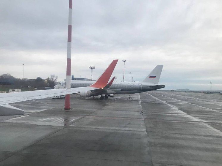 Летевший в Минеральные Воды самолет сел в Волгограде из-за самочувствия ребенка