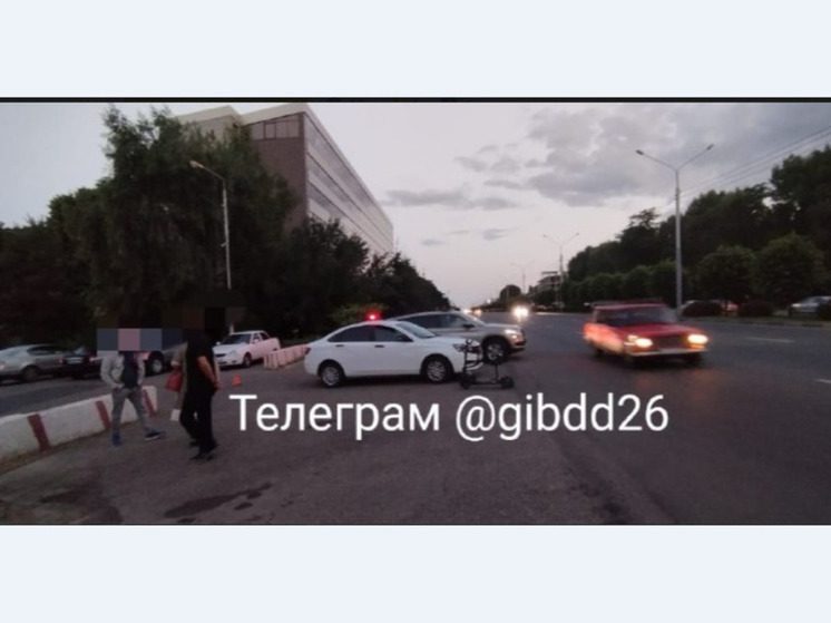 На улице Доваторцев в Ставрополе пенсионерка на электросамокате попала под машину
