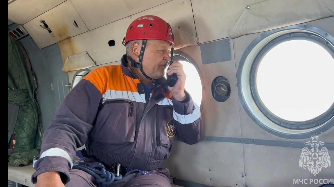 На вертолете спасли сорвавшихся с горы туристов в Северной Осетии0