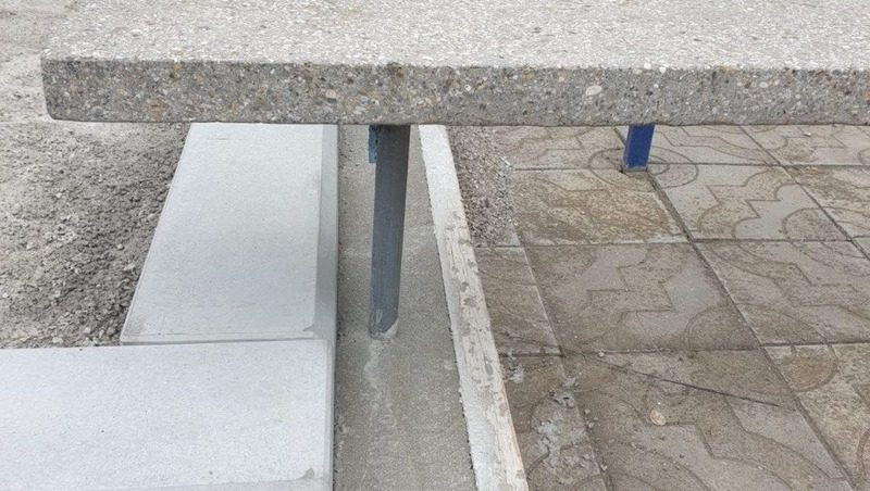 На залитые бетоном могилы родственников пожаловался житель Георгиевского округа