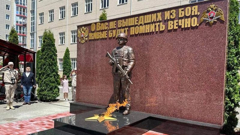 Памятник бойцам войск национальной гвардии Северо-Кавказского округа открыли в Пятигорске