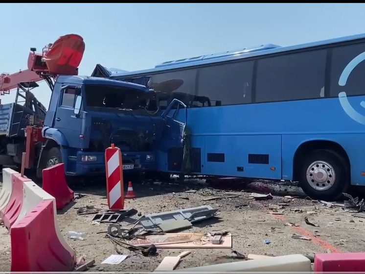 Погиб водитель рейсового автобуса после ДТП с КАМАЗом в Кабардино-Балкарии