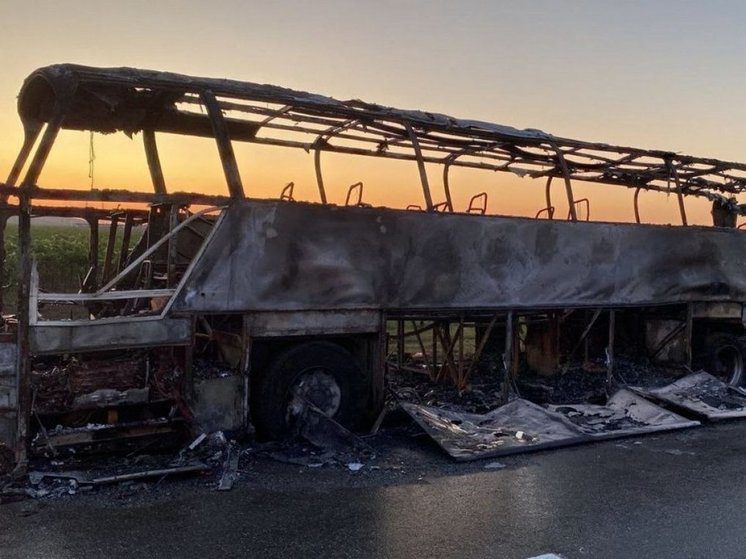 Рейсовый автобус «Пятигорск-Симферополь» сгорел на трассе в Краснодарском крае
