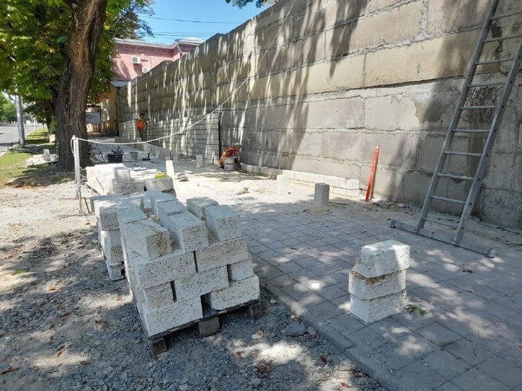 Реконструкцию подпорной стены на проспекте Карла Маркса в Ставрополе завершат к сентябрю