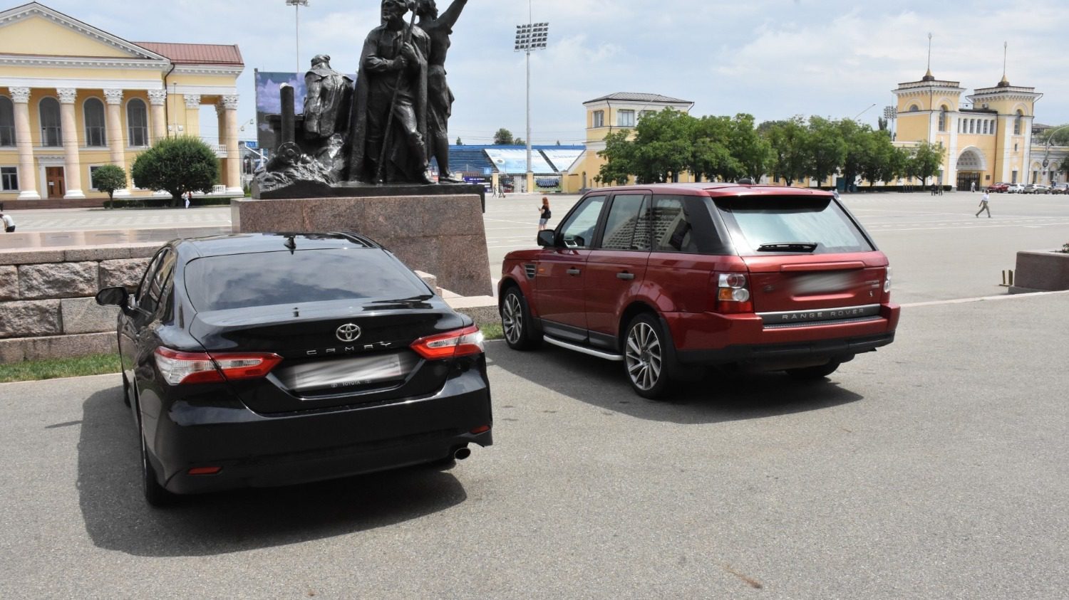 Широкий выбор иномарок: на каких авто ездит ставропольская власть12