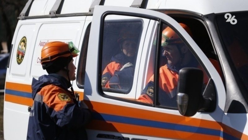Спасатели начали поиски трёх туристов, сорвавшихся со склона в Северной Осетии