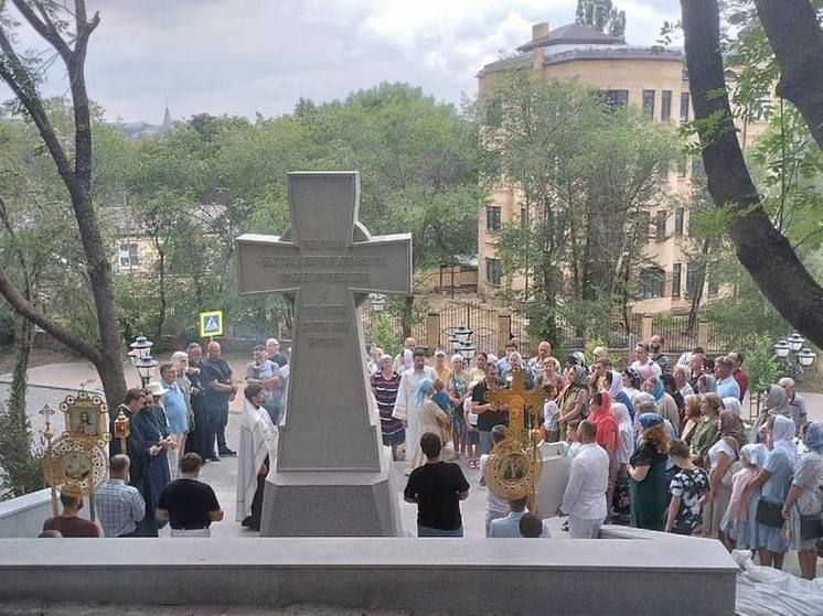 В Кисловодске прошло освящение Памятного Креста