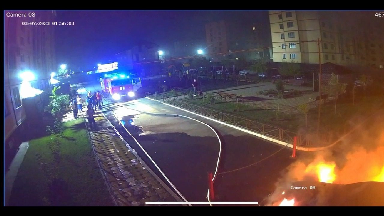 В Кизляре сожгли машину за 10 млн, которая принадлежала единственной женщине-депутату0