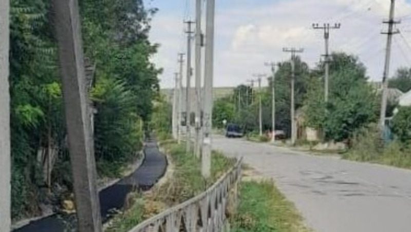 Ведущие к школе тротуары обновляют в селе на Ставрополье