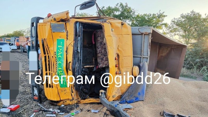 Водитель грузовика погиб в аварии на Ставрополье