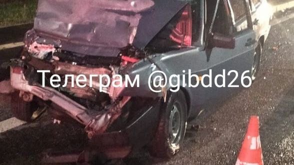 Водитель легковушки переломал кости в ДТП с КамАЗом на Ставрополье0