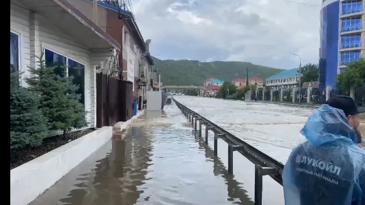 Водителей на Ставрополье просят не ездить на Кубань из-за потопа0