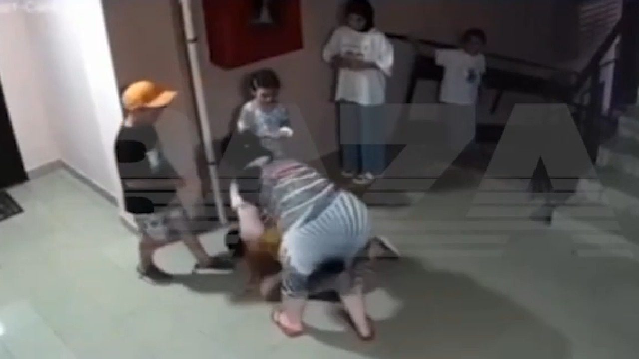 Жительница Дагестана поставила на колени и избила чужого ребенка0