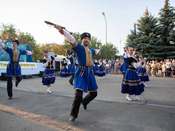 Ансамбль «Ставрополье» приехал с благотворительным концертом в город Антрацит ЛНР