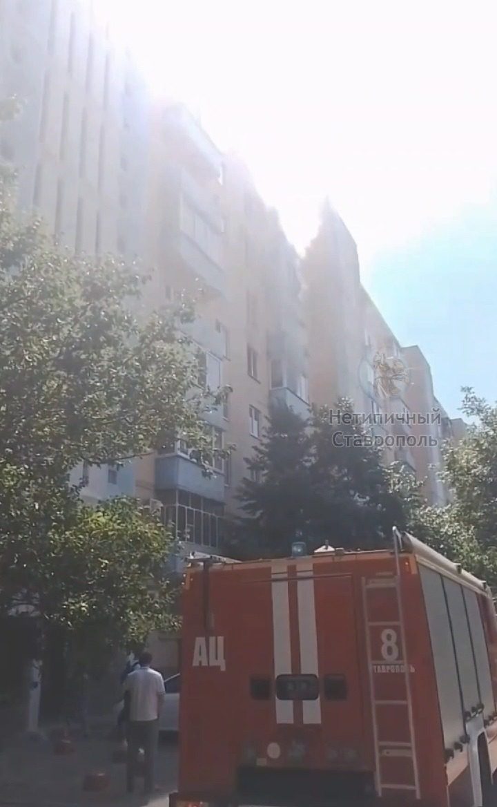 Четыре человека эвакуировали из горящей многоэтажки в Ставрополе0