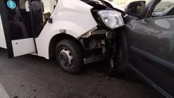 Две пассажирки маршрутки попали в больницу после аварии на Ставрополье0