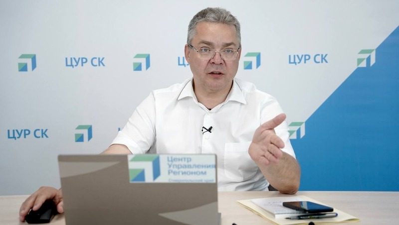 Губернатор поручил проработать вопрос с заменой асфальта во дворе детсада в Зеленокумске