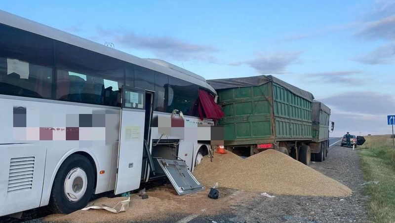 Губернатор Владимиров: Контролирующие органы проверят владельца автобуса, попавшего в аварию в Петровском округе