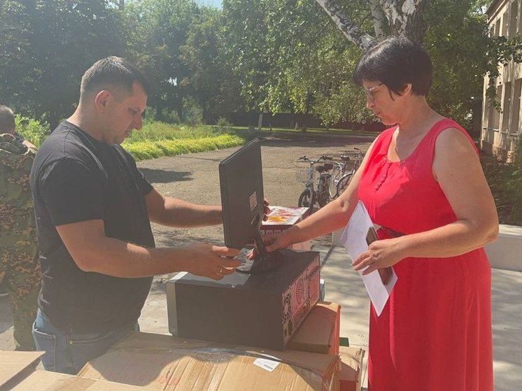 Из Минвод в Луганск передали передали к 1 сентября ранцы, компьютеры и книги