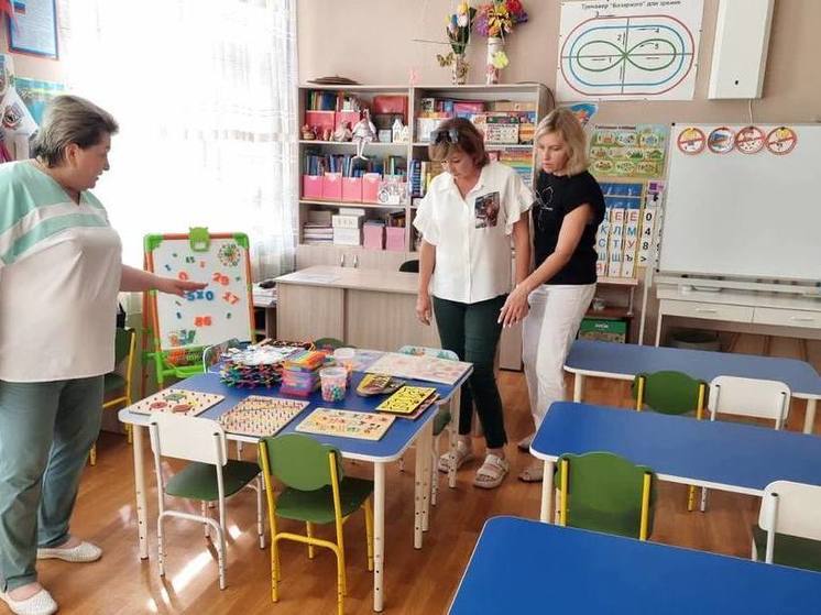 Кировский округ Ставрополья отправил детям в Антрацит книги и принадлежности для школы