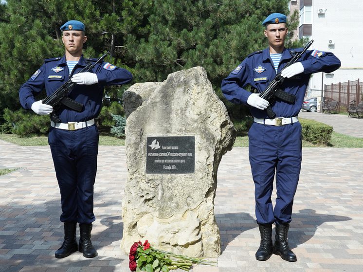 На Ставрополье открыли мемориалы, посвящённые героям-десантникам