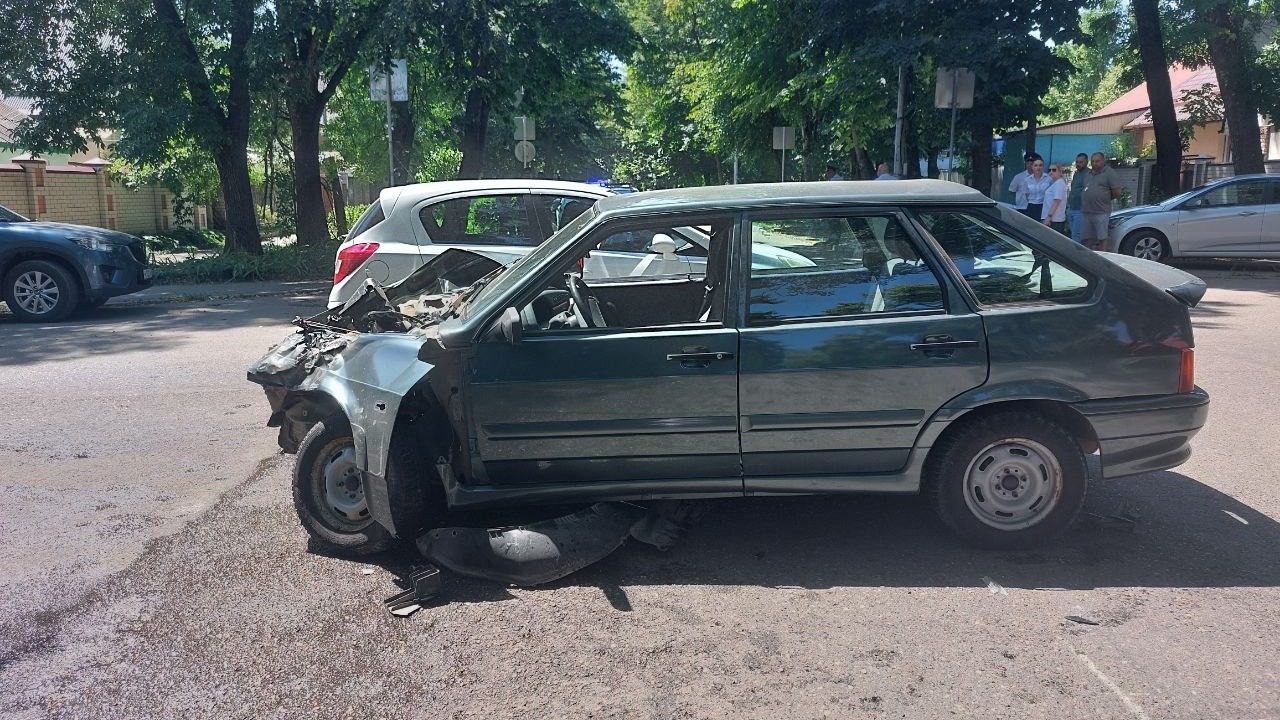 «По предварительным данным, виновником ДТП был легковой автомобиль. О состоянии пострадавших и причинах ДТП сообщу дополнительно», — прокомментировал Некристов.