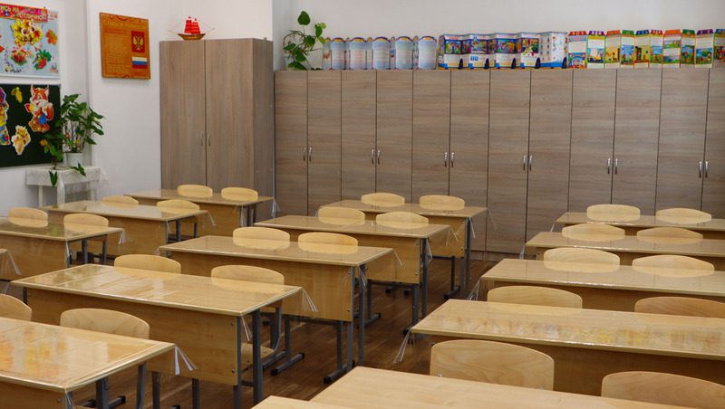 Новую мебель закупили для школы в Ипатове