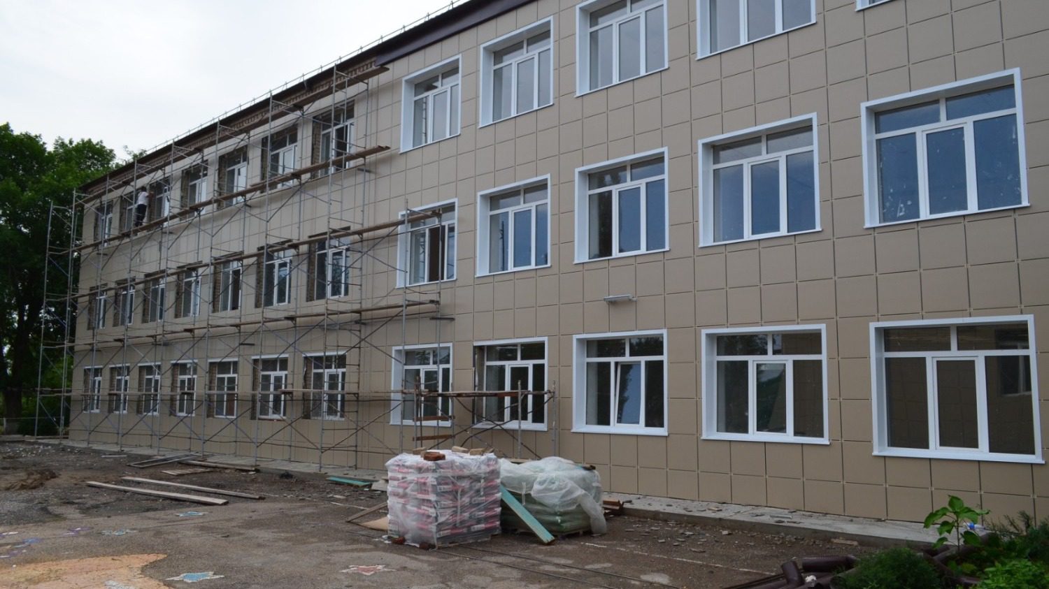 Партдесант ЕР проверил ход ремонта социальных объектов на Ставрополье9