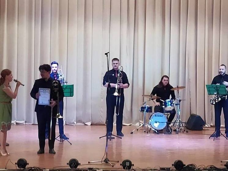 Ставропольский эстрадный ансамбль духовых инструментов выступил с концертом в Антраците